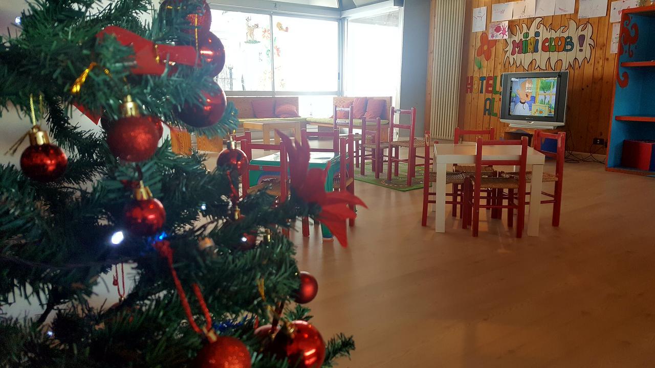 Hotel Sole Alto เมซซานา ภายนอก รูปภาพ